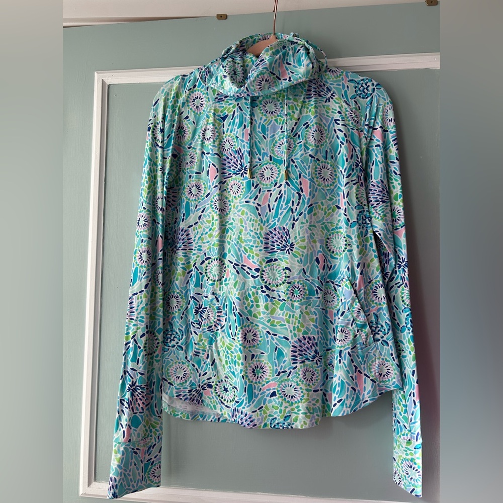 Lilly Pulitzer UPF 50+ ChillyLilly Lili Block Popover - Picture 4 of 6